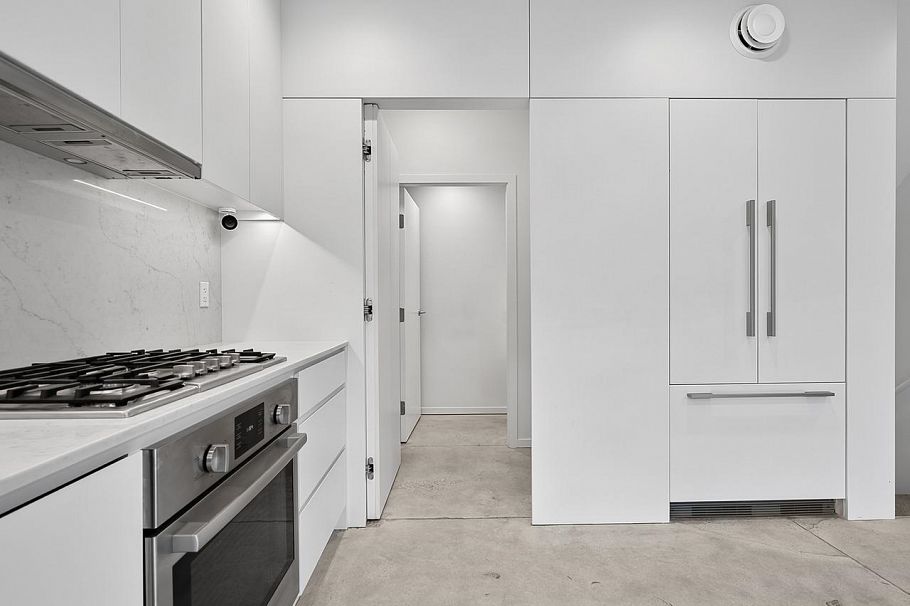 4136 Beatrice Street Vancouver, BC - 9