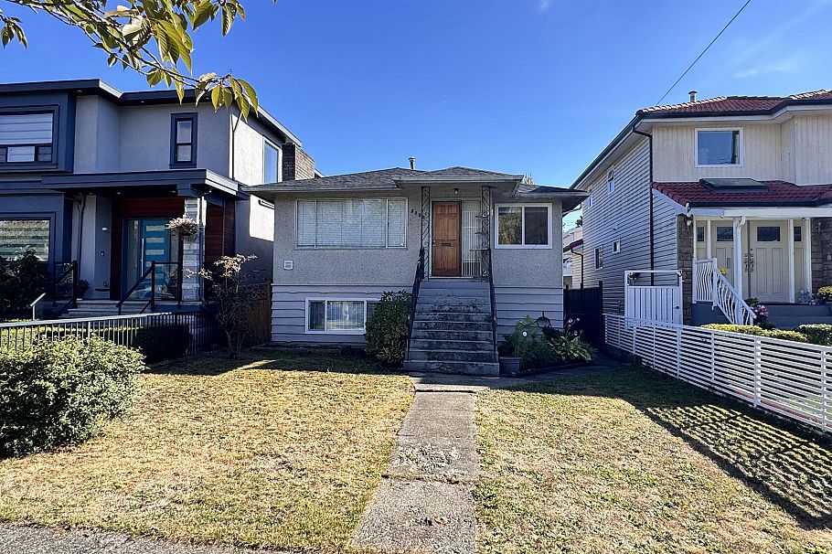 5882 Berkeley Street Vancouver, BC - 1