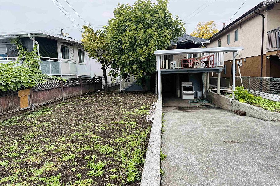 2258 34th Ave E Avenue Vancouver, BC - 4