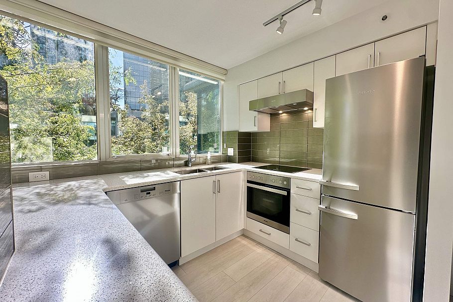 206 588 Broughton Street Vancouver, BC - 8