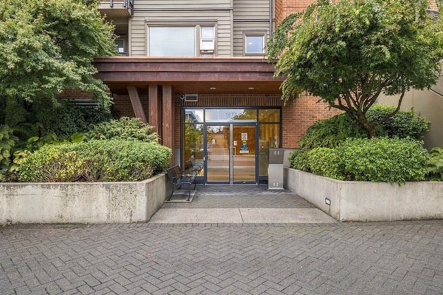 504 1677 Lloyd Avenue North Vancouver, BC - 4
