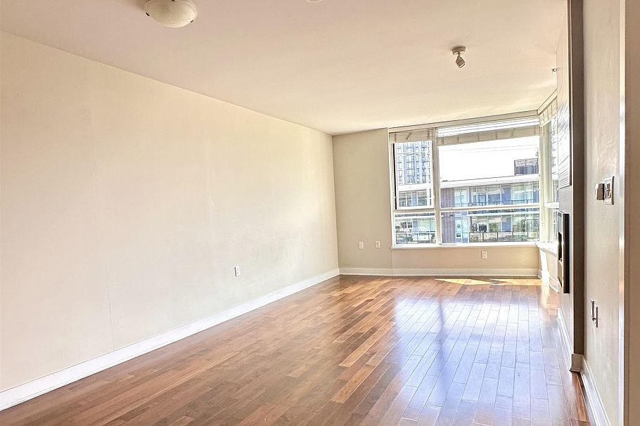 503 160 W 3rd Street North Vancouver, BC - 9