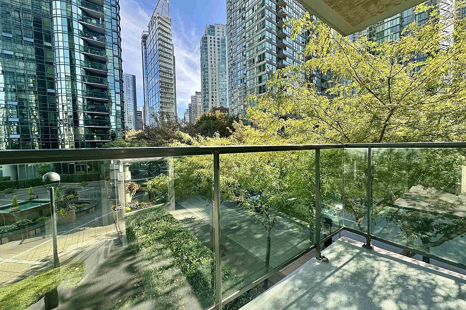 206 588 Broughton Street Vancouver, BC - 14