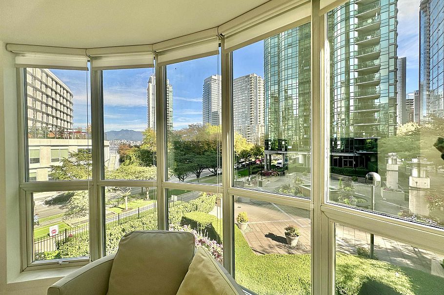 206 588 Broughton Street Vancouver, BC - 4