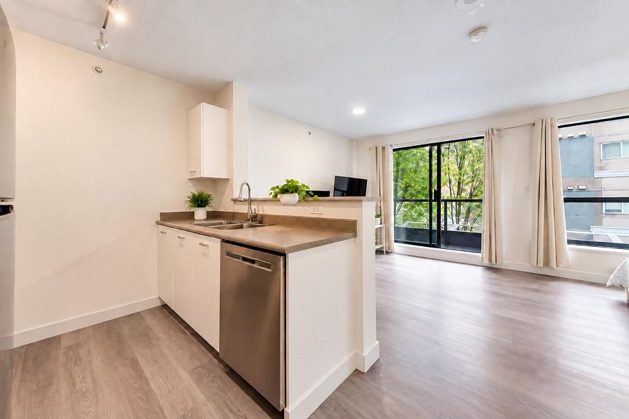205 3438 Vanness Avenue Vancouver, BC - 2