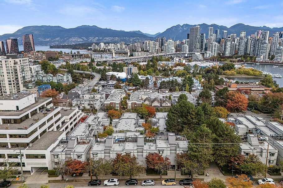1339 W 8th Avenue Vancouver, BC - 26