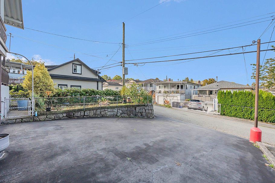 4195 Nanaimo Street Vancouver, BC - 36