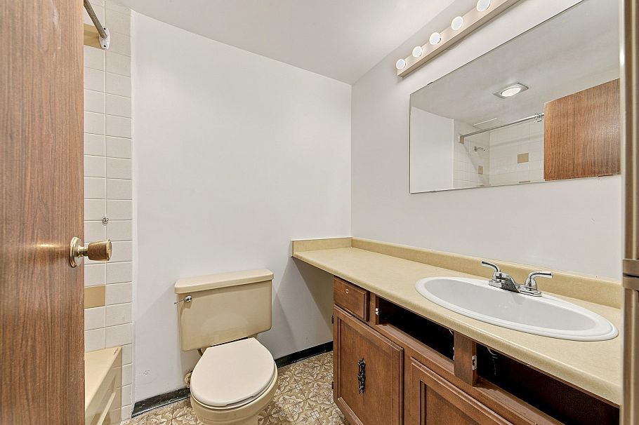 205 1825 W 8th Avenue Vancouver, BC - 19