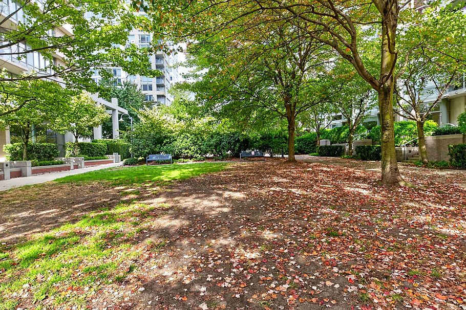 TH108 1288 Marinaside Crescent Vancouver, BC - 12