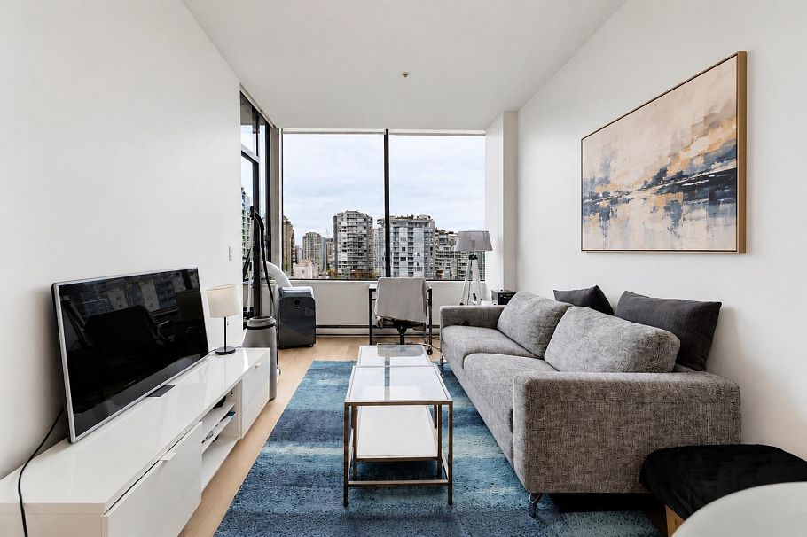 807 1010 Howe Street Vancouver, BC - 2