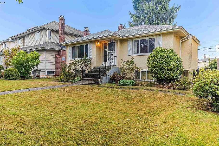 3039 W 20th Avenue Vancouver, BC - 2