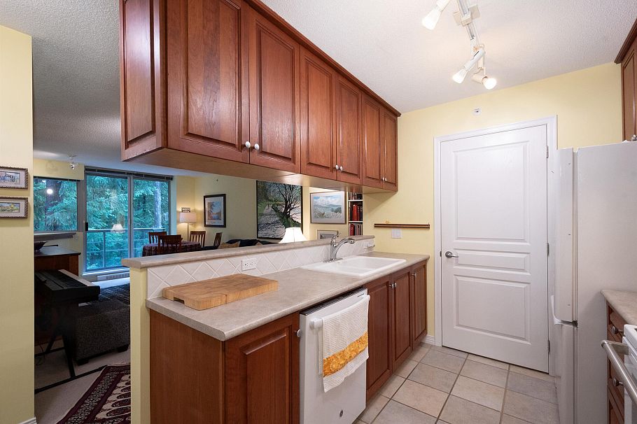805 5639 Hampton Place Vancouver, BC - 2