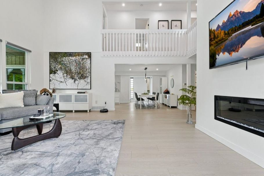 2045 Kirkstone Road North Vancouver, BC - 2