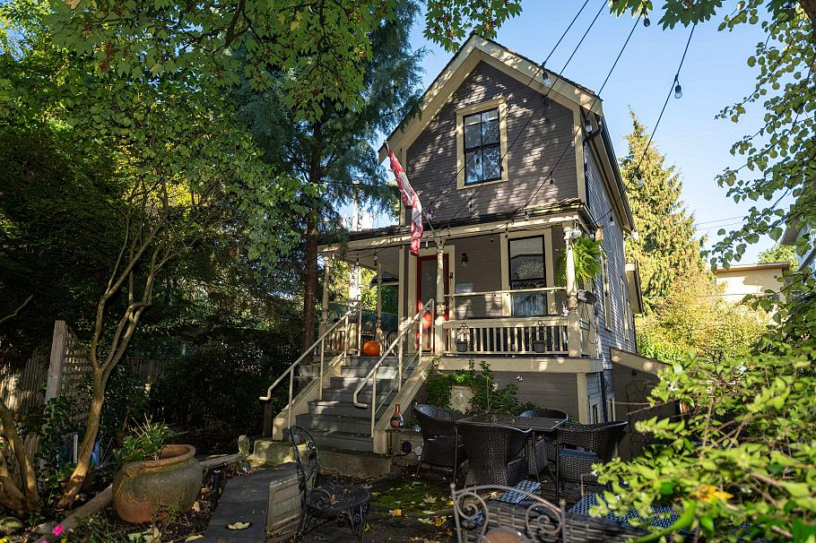 1119 Pendrell Street Vancouver, BC - 2