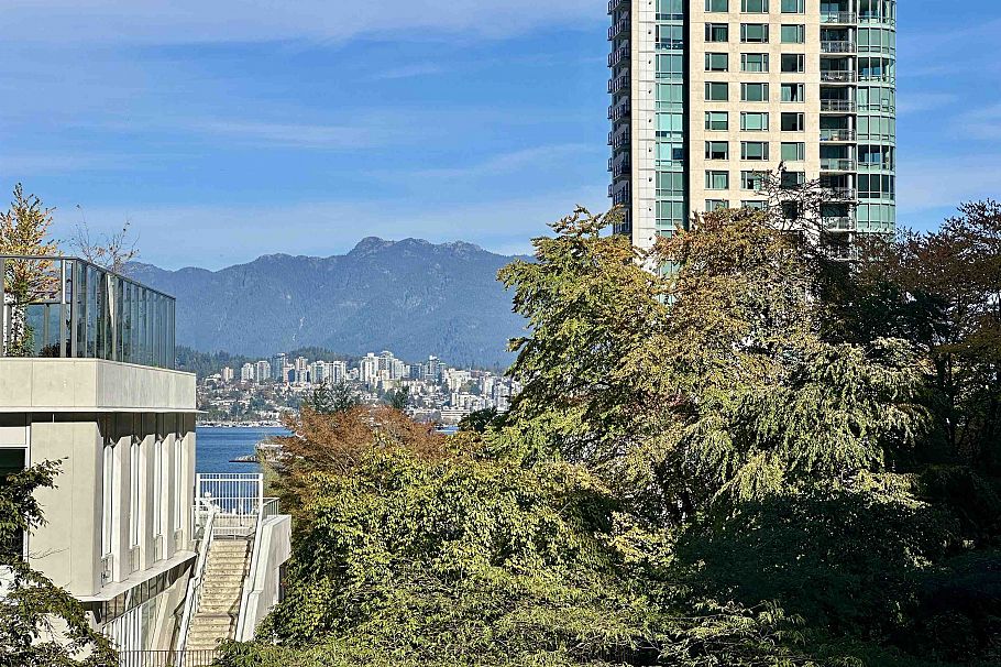 206 588 Broughton Street Vancouver, BC - 17