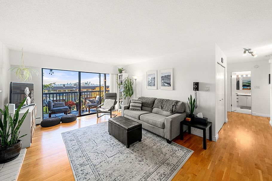 204 150 E 5th Street North Vancouver, BC - 13