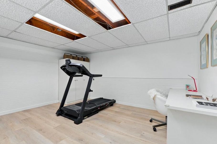 2045 Kirkstone Road North Vancouver, BC - 24