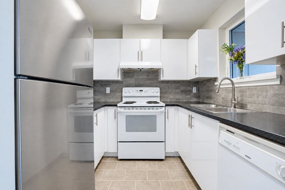 300 2533 Penticton Street Vancouver, BC - 9