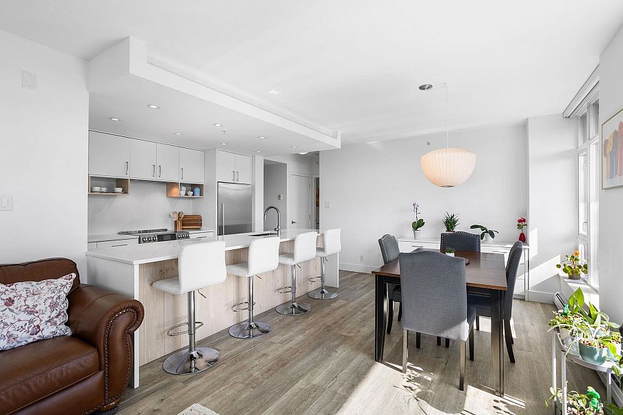 306 158 W 13th Street North Vancouver, BC - 4