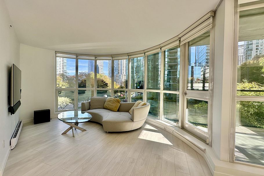 206 588 Broughton Street Vancouver, BC - 5