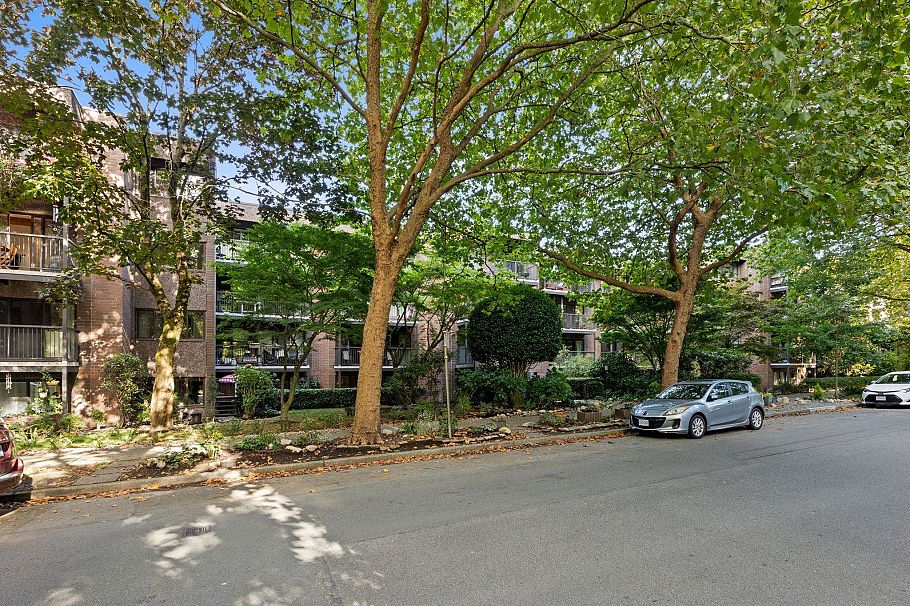 207 1655 Nelson Street Vancouver, BC - 2