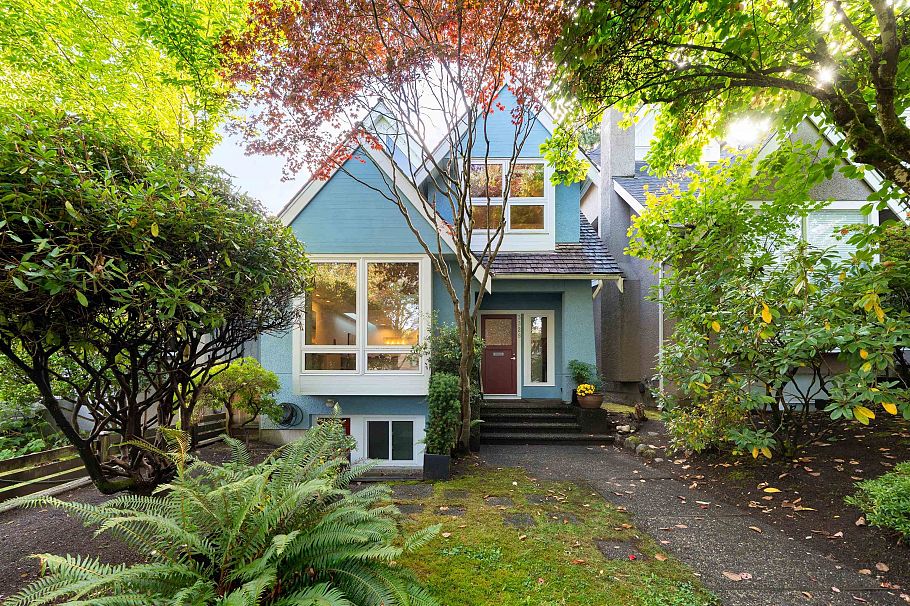 3328 W 30th Avenue Vancouver, BC - 1