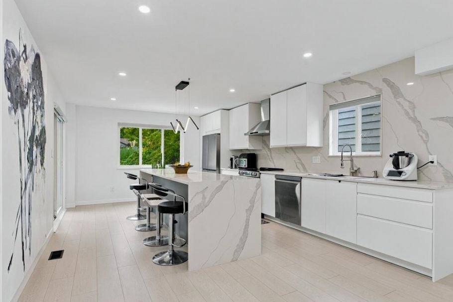 2045 Kirkstone Road North Vancouver, BC - 5