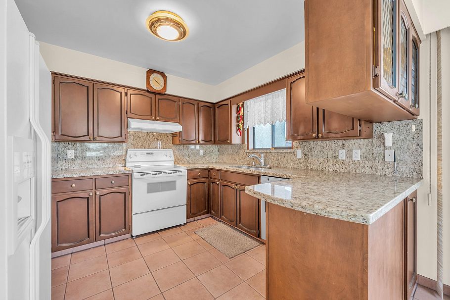 4195 Nanaimo Street Vancouver, BC - 10
