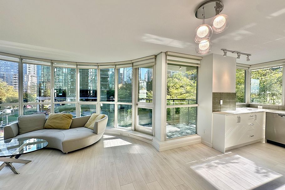 206 588 Broughton Street Vancouver, BC - 2