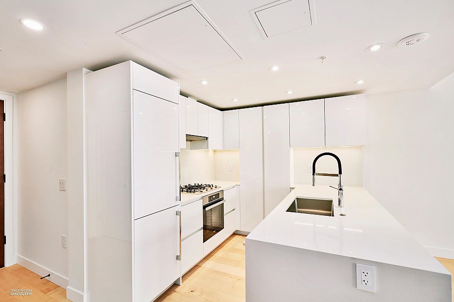 807 135 E 13th Street Vancouver, BC - 10