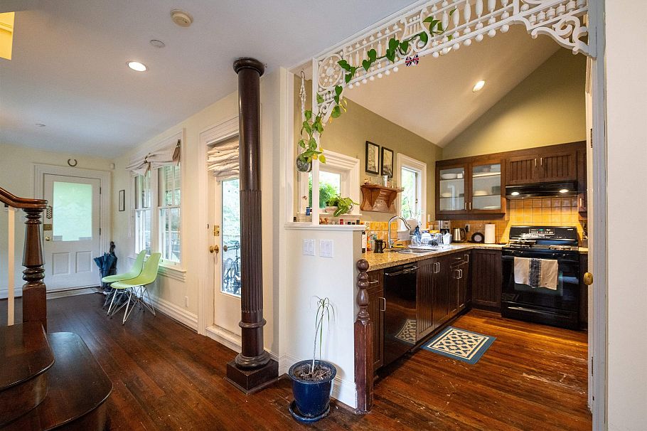 1119 Pendrell Street Vancouver, BC - 11