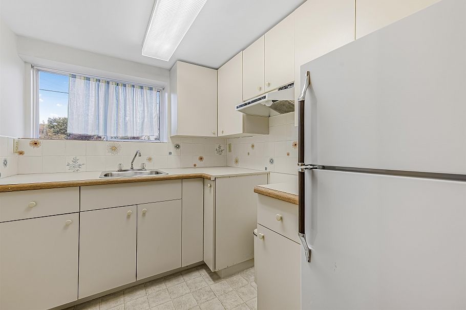 3039 W 20th Avenue Vancouver, BC - 30