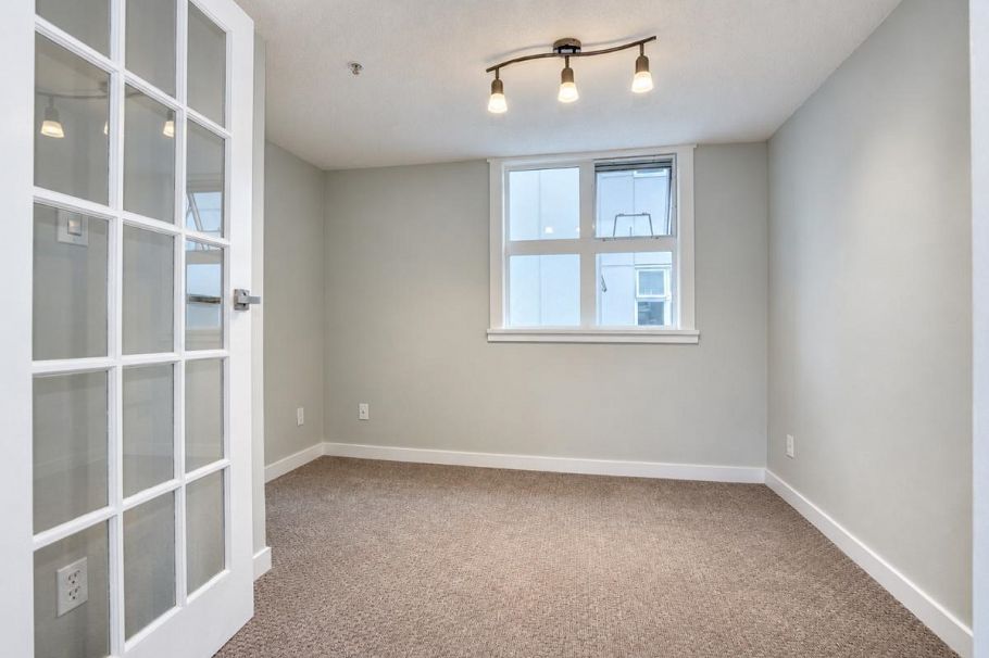 300 2533 Penticton Street Vancouver, BC - 11