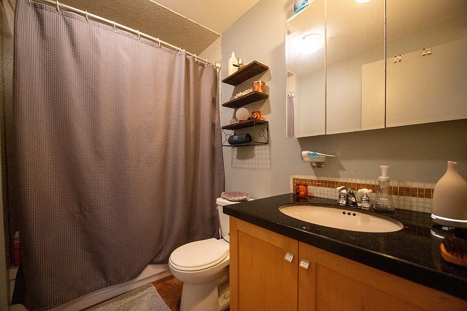 1119 Pendrell Street Vancouver, BC - 28