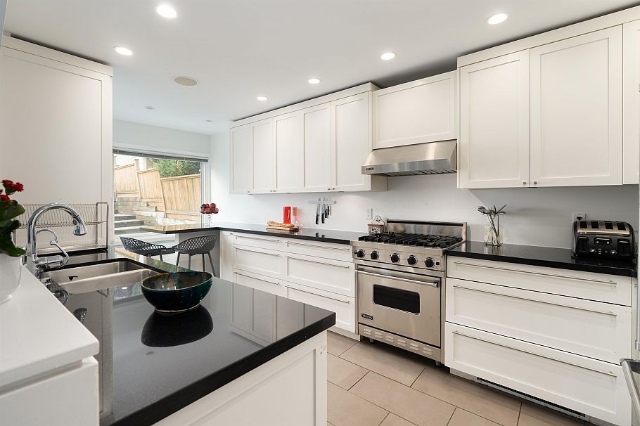 3328 W 30th Avenue Vancouver, BC - 12