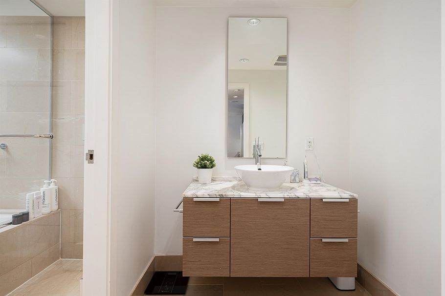 2704 1111 Alberni Street Vancouver, BC - 14