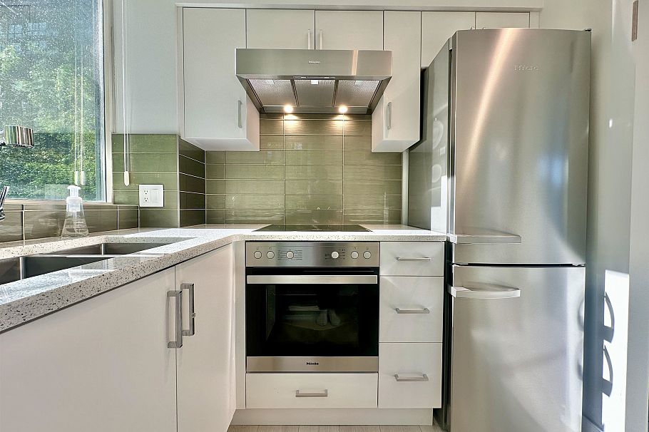 206 588 Broughton Street Vancouver, BC - 9