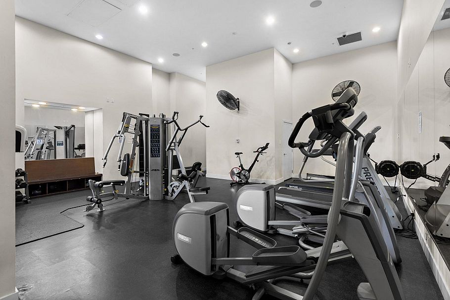 306 158 W 13th Street North Vancouver, BC - 32