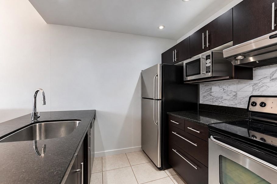 807 1010 Howe Street Vancouver, BC - 7
