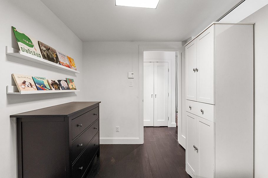 1339 W 8th Avenue Vancouver, BC - 23