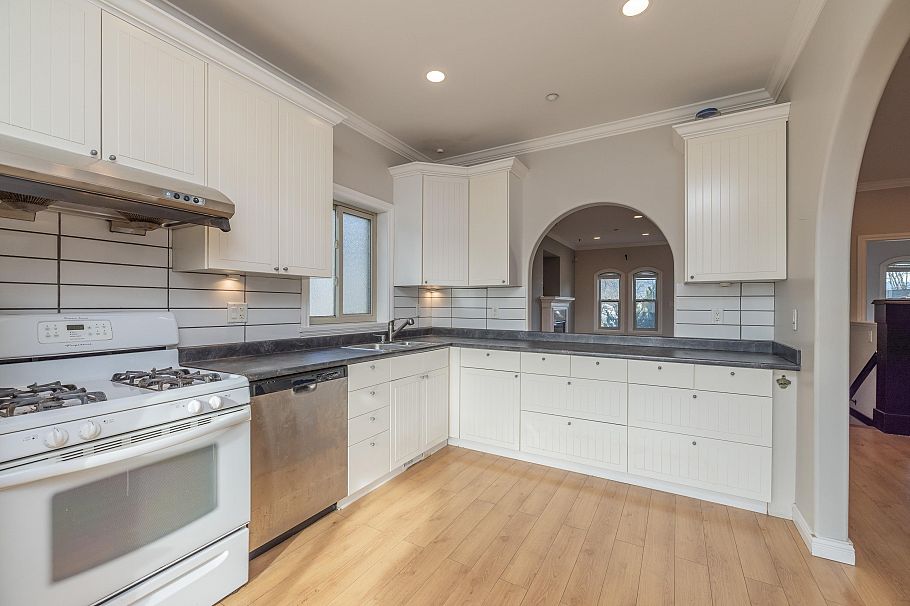 2638 Charles Street Vancouver, BC - 9