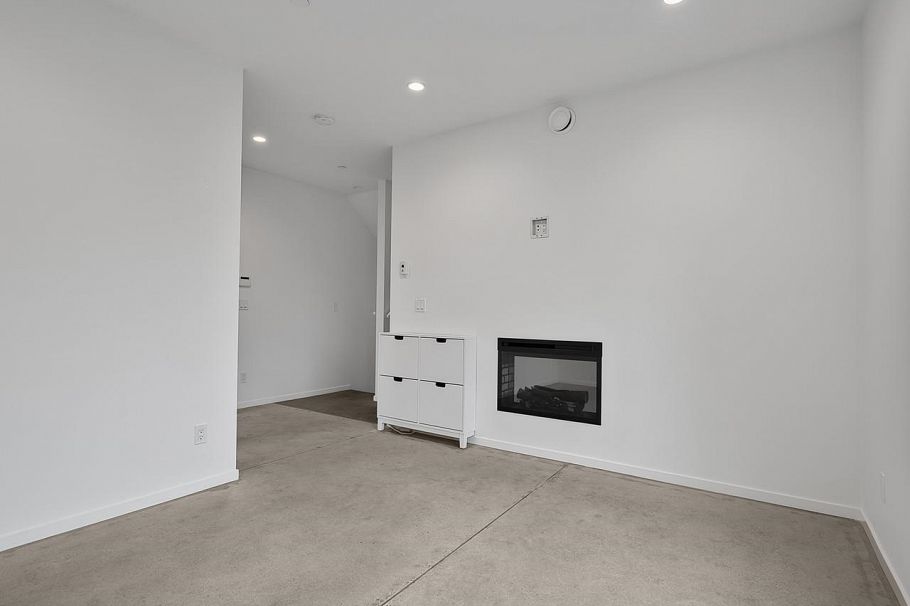 4136 Beatrice Street Vancouver, BC - 4