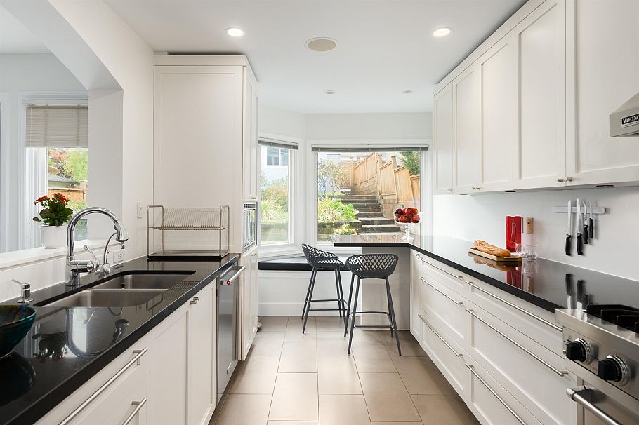 3328 W 30th Avenue Vancouver, BC - 13