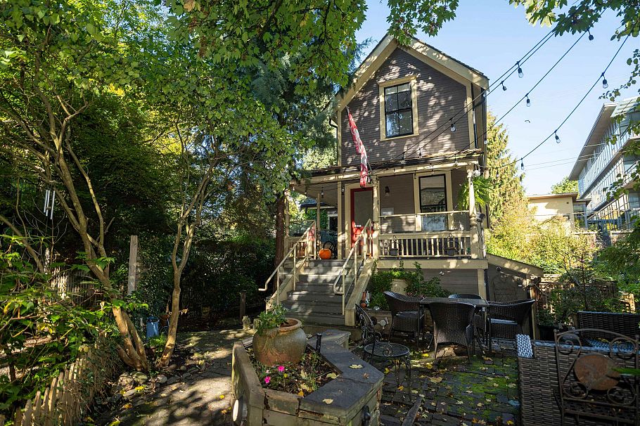1119 Pendrell Street Vancouver, BC - 2