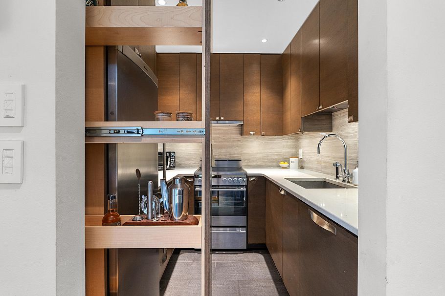 1339 W 8th Avenue Vancouver, BC - 12