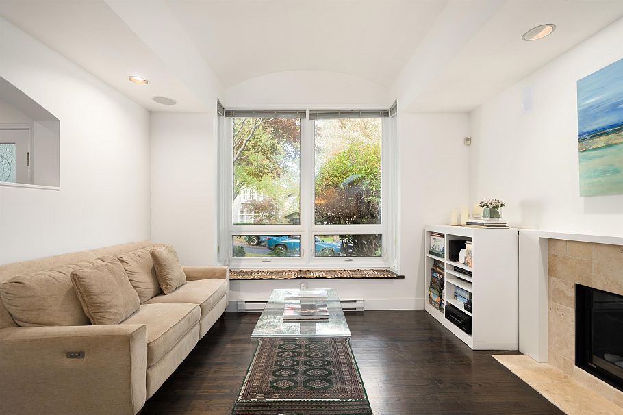 3328 W 30th Avenue Vancouver, BC - 4