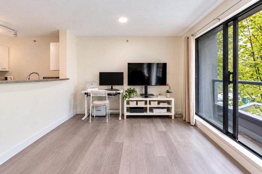 205 3438 Vanness Avenue Vancouver, BC - 20