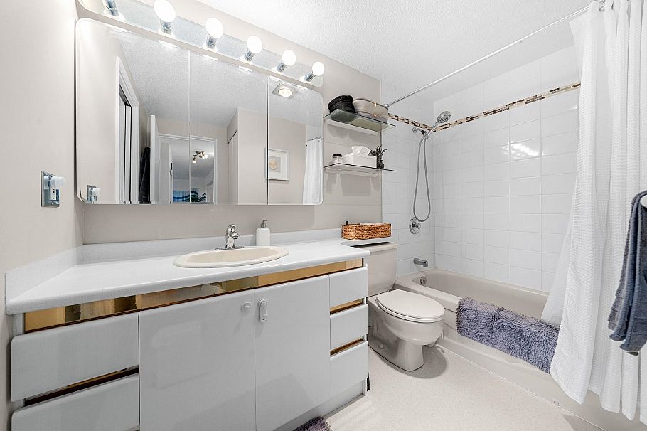 204 150 E 5th Street North Vancouver, BC - 33