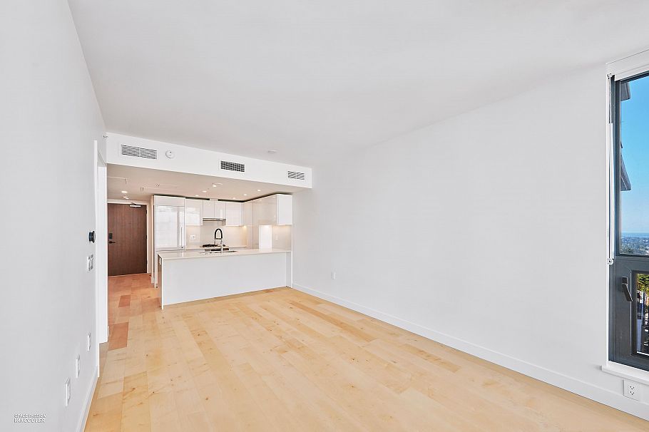 807 135 E 13th Street Vancouver, BC - 5