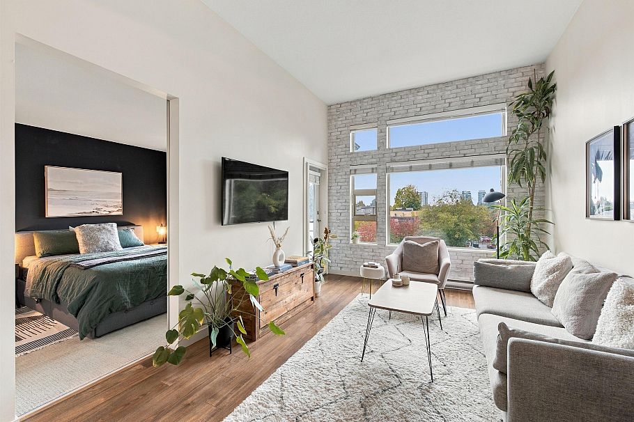 504 1677 Lloyd Avenue North Vancouver, BC - 1